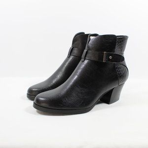 Baretraps Women's Lane Block Heel Ankle Boot - Black 6.5